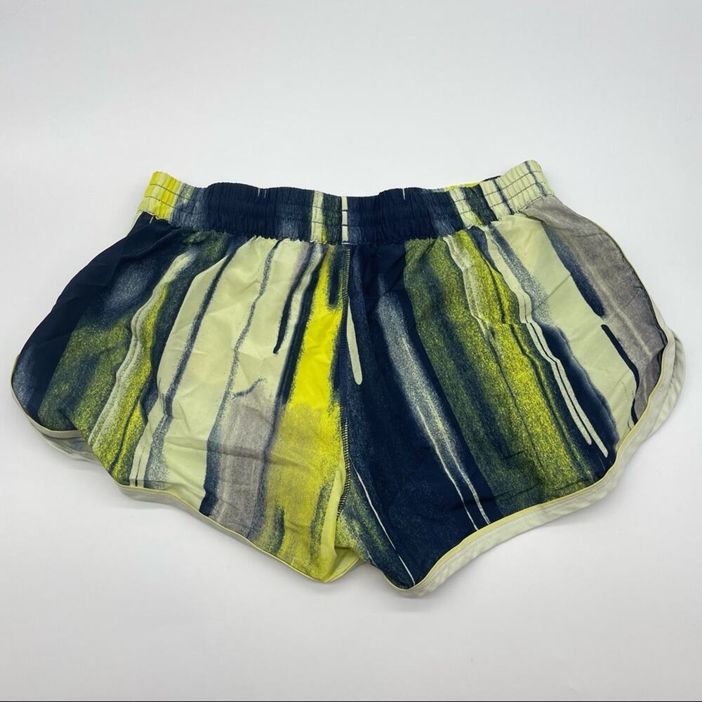 Under Armour Patterned Athletic Shorts - image 4